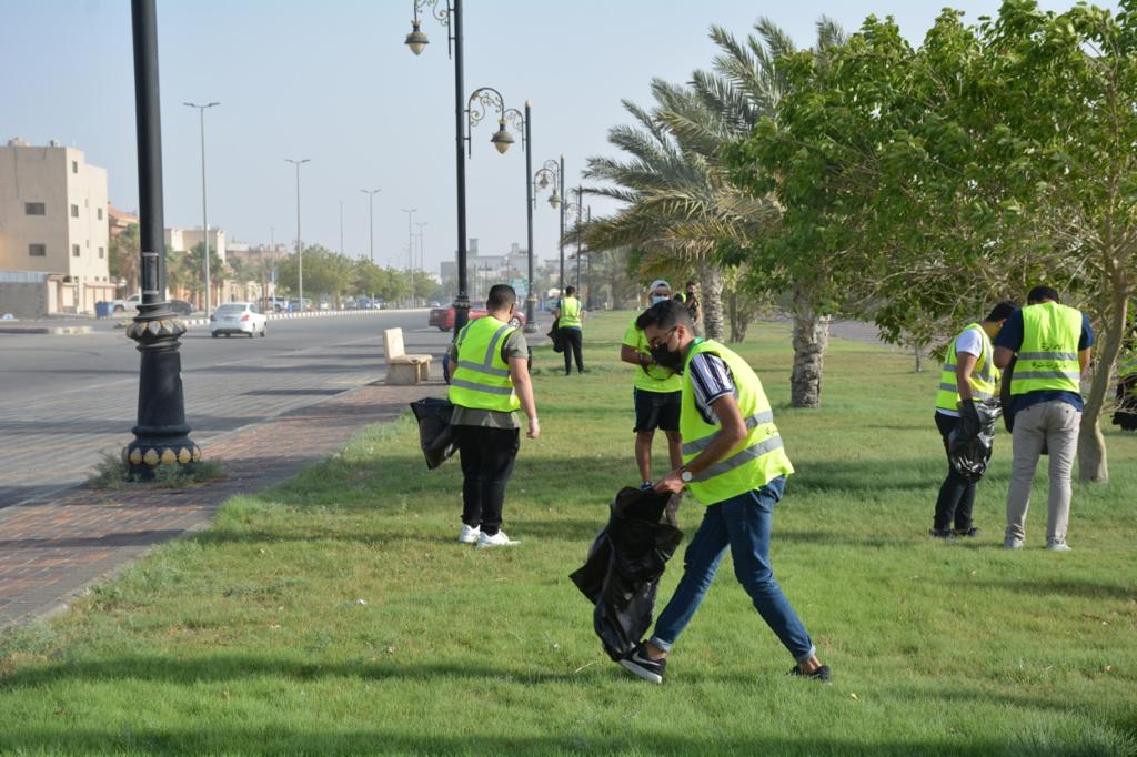 بلدية القطيف: انطلاق مبادرة ( صفوى أجمل ) بمشاركة فريق منارات مشرقة و 100 متطوع ومتطوعة