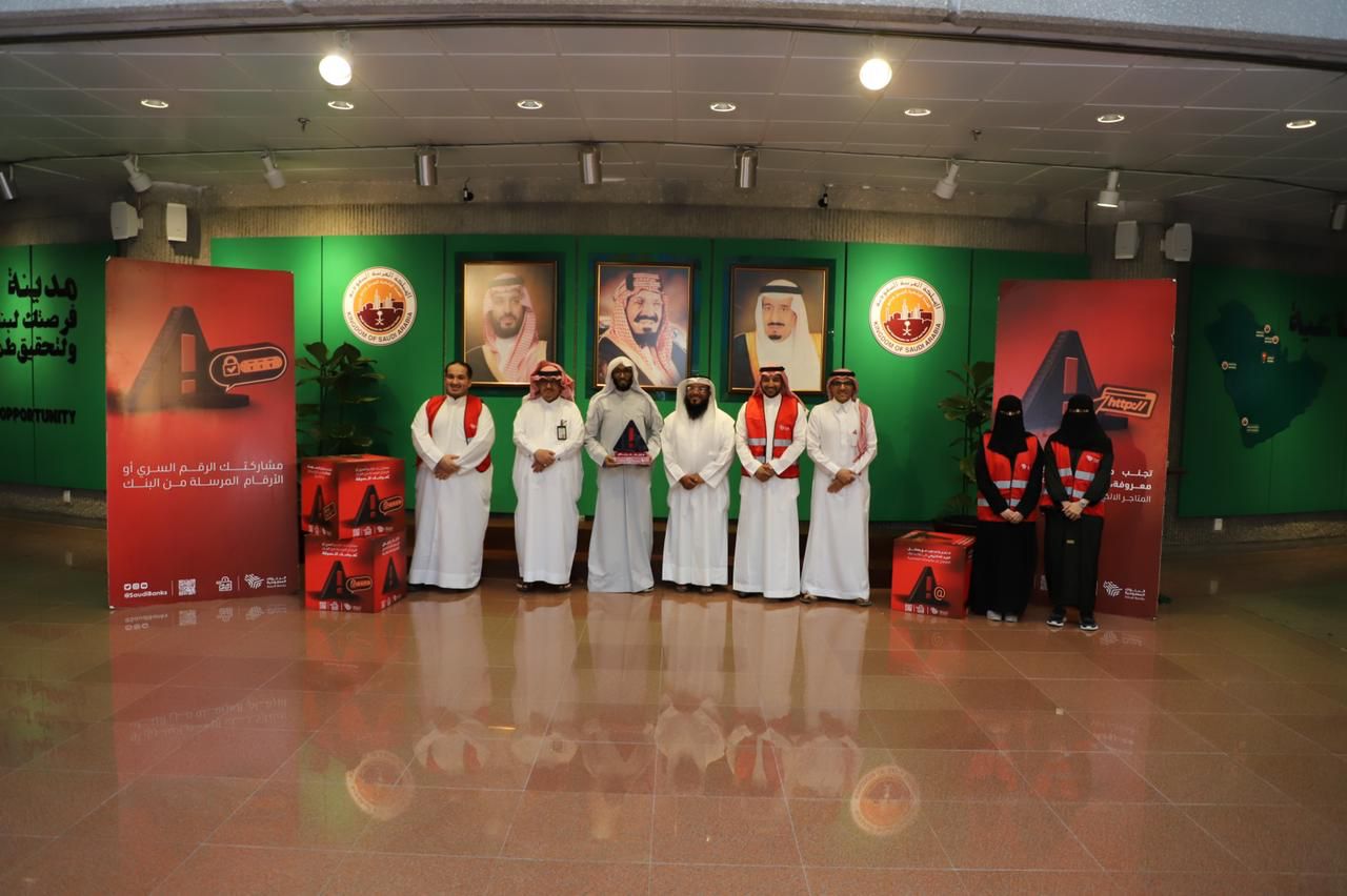 حضرها منسوبي الهيئة الملكية بالجبيل خلك حريص .. تنفذ  لقاء توعوي وجولات تثقيفية في الواجهة البحرية والمجمعات التجاربة في الجبيل   