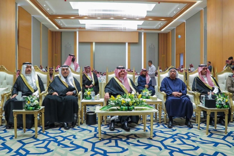 أمير المنطقة الشرقية يفتتح فندق 