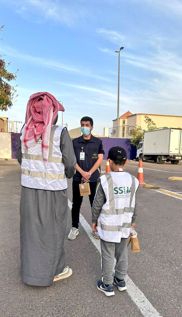 236 متطوعًا من جمعية الإدارة الصحية يوزعون وجبات الإفطار والسحور لأكثر من 60 ألف مستفيد على مستوى المملكة