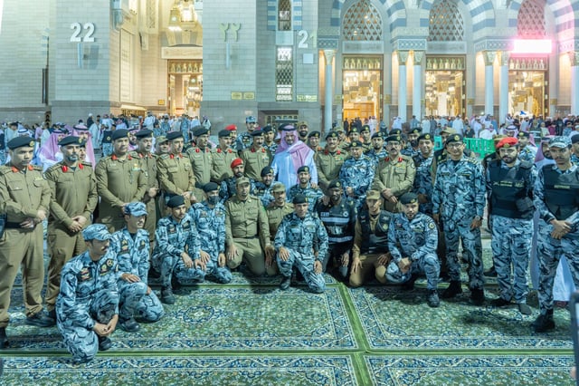 أمير المدينة يُشارك رجال الأمن في الإفطار الرمضاني