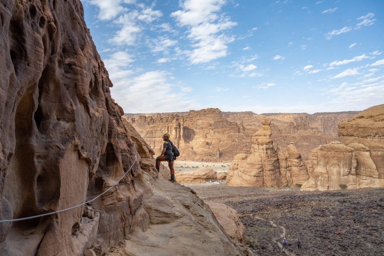 العلا تكشف عن عروضها الصيفية الاستثنائية وتجاربها المميزة في قلب الجبال والواحات الخضراء