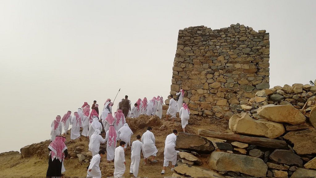 بجوار قلعته .. 