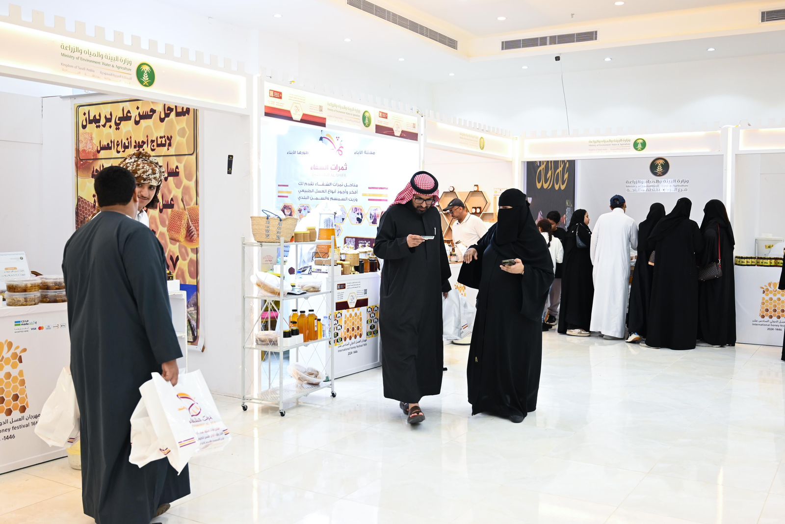 مهرجان العسل الدولي السادس عشر يختتم فعالياته بعرض 20 طن ومشاركة 25 نوع من العسل