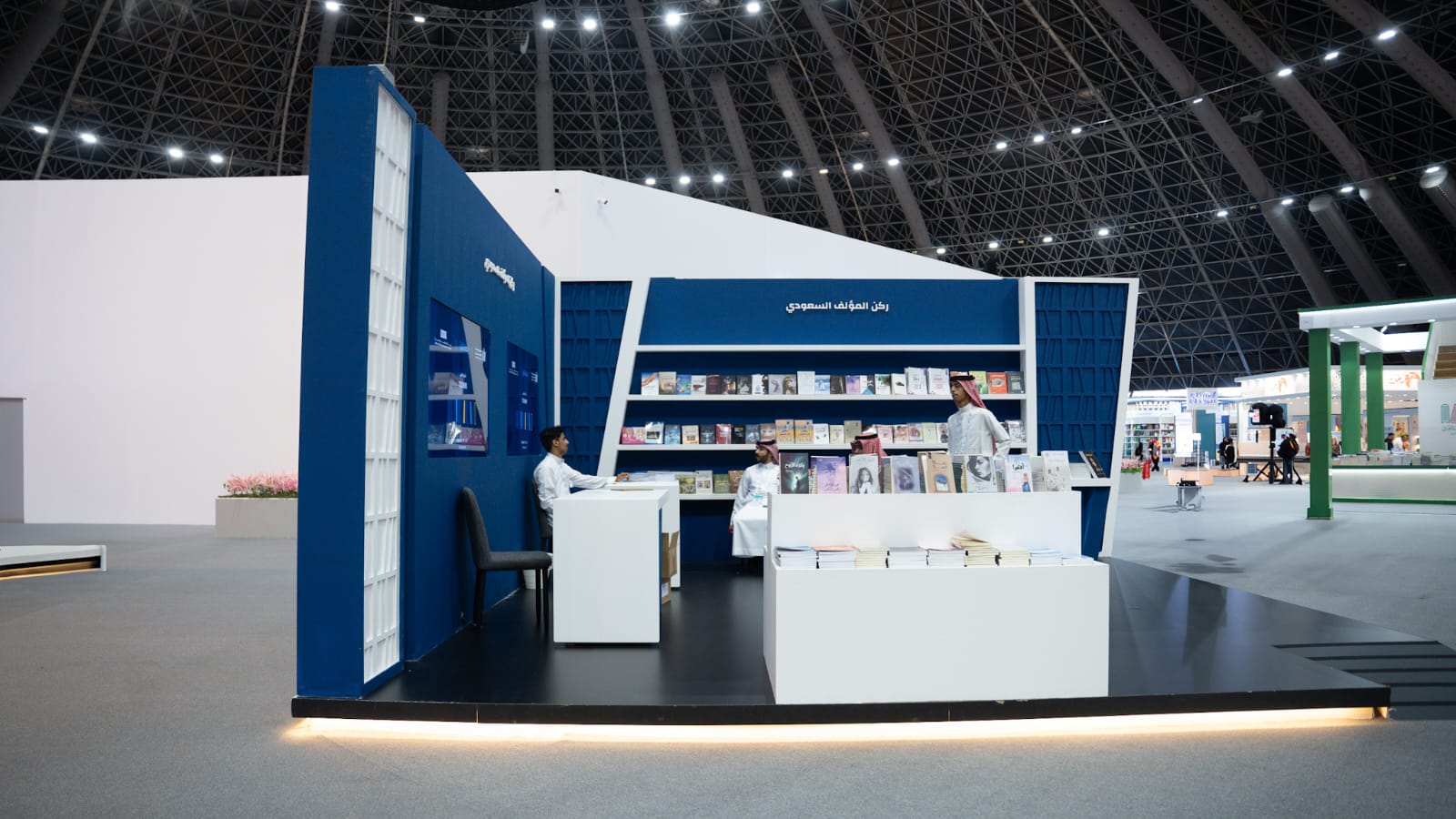 100 كتاب في ركن 