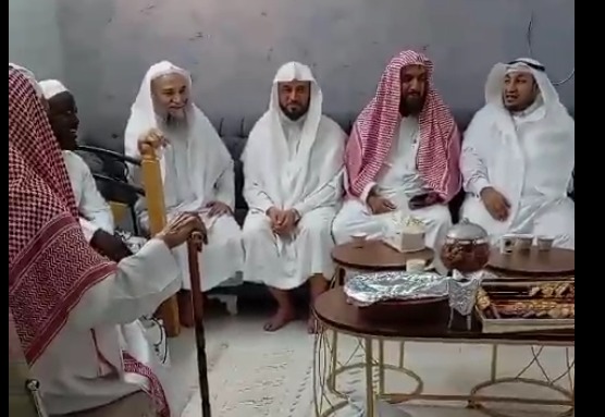 الشيخ الدكتور فيصل غزاوي إمام وخطيب المسجد الحرام وفريق كشافة شباب مكة يزورن الإعلامي محمد رابع سليمان