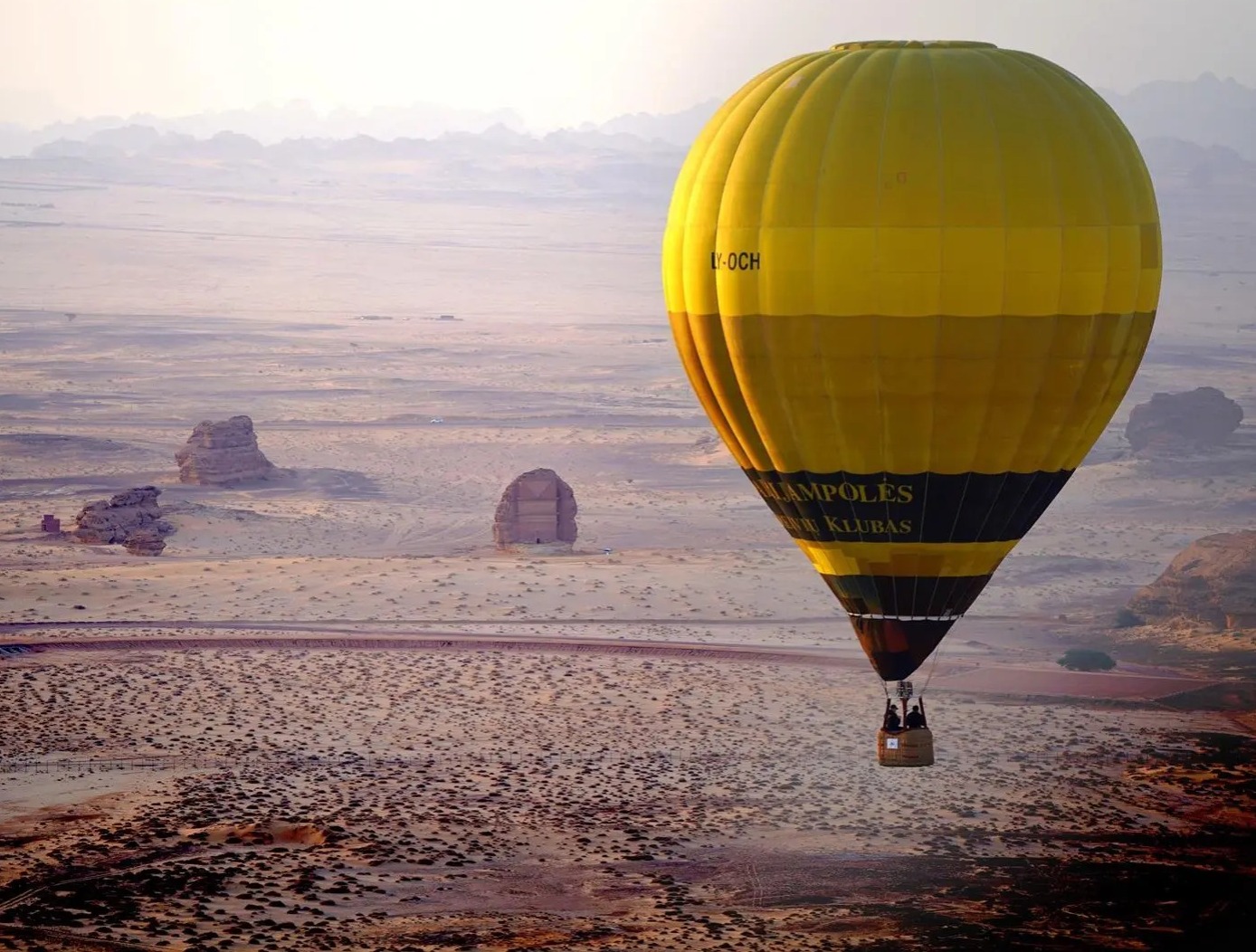 رحلات المنطاد في العُلا.. تجربة تتجاوز الترفيه إلى استكشاف الطبيعة